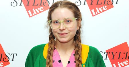 Dziecko Jessie Cave ma koronawirusa. Niemowlę trafiło do szpitala