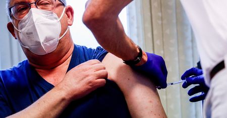 Szczepionka na COVID-19 Johnson&Johnson. "Wynalazek naukowców z Holandii"