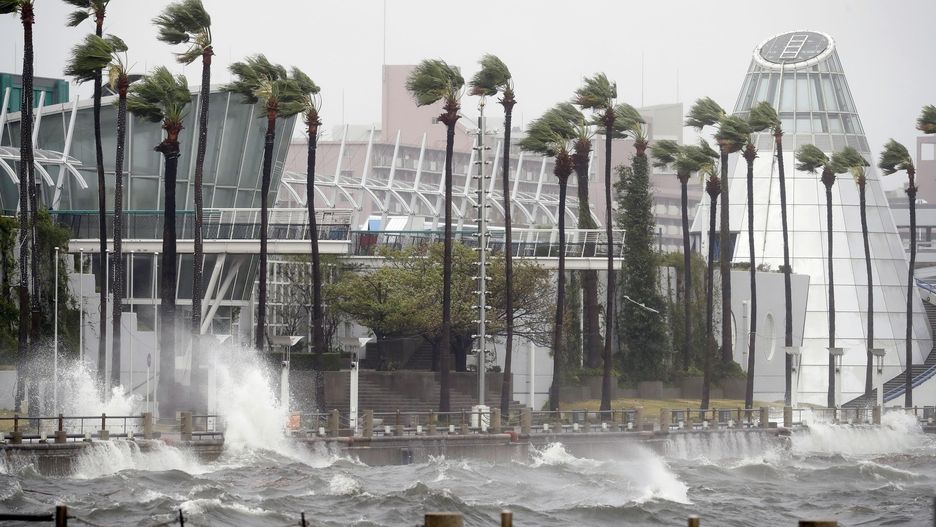 Tajfun Jebi uderzył w Japonię