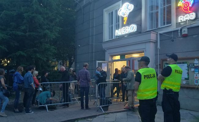 Tak było przed klubem ok. godziny 20.00