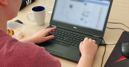 Niesłuszny ban na YouTube czy Twitterze? Ministerstwo Cyfryzacji pomoże się odwołać, jak na Facebooku