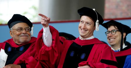 Facebook chce wpłynąć na kształt ustawy. Powołał się na konstytucję