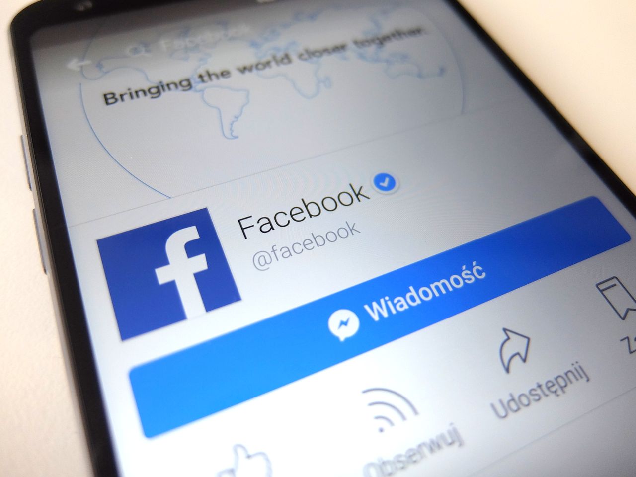 Facebook niszczy społeczeństwa, ostrzega były pracownik