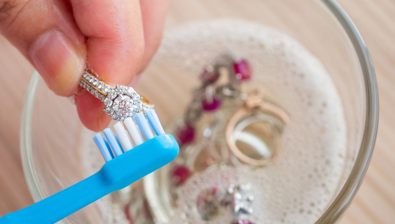 5 rzeczy, o których nie wiedziałeś, że najlepiej wyczyści pasta do zębów