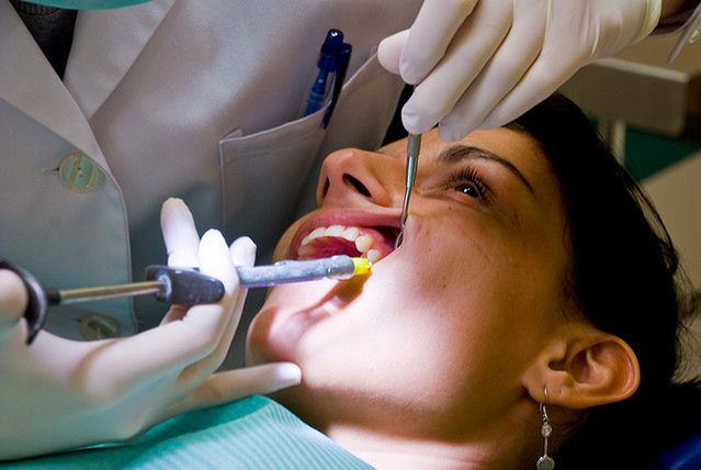 Leczenie nadwrażliwości zębów u stomatologa