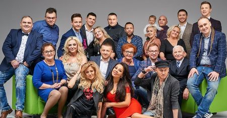 Gwiazdy „Gogglebox. Przed telewizorem" mogą spożywać alkohol. Na planie doszło do skandalicznej sytuacji