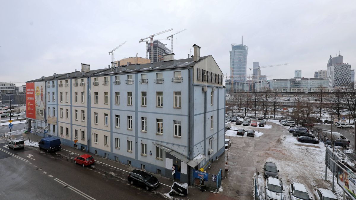 Budynek należący do spółki "Srebrna" na Srebrnej 16 w Warszawie