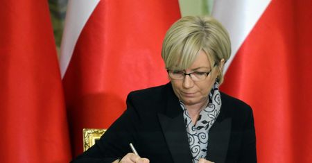 Wzajemne wizyty posłów i wikłanie się w politykę. Powstał krytyczny raport o TK