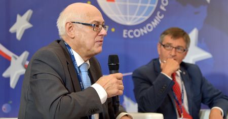Zdzisław Krasnodębski zabrał żonę na podróż z marszałkiem? Europoseł komentuje