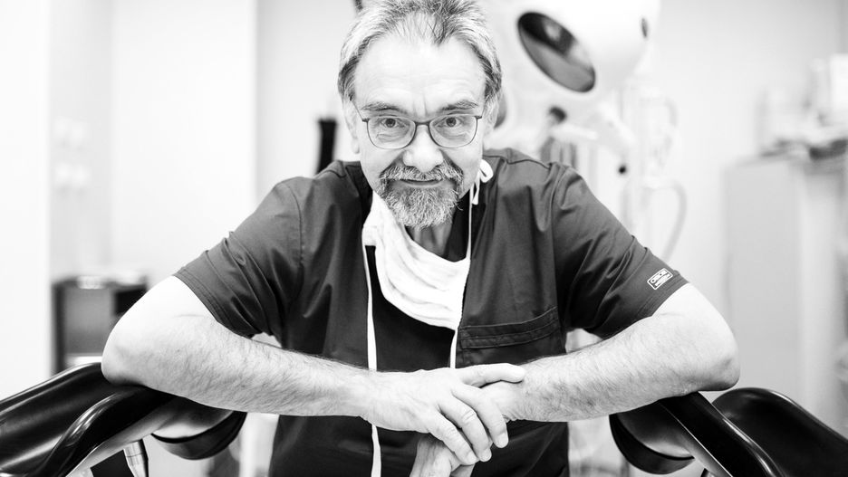 Profesor Romuald Dębski kierował Kliniką Położnictwa i Ginekologii w Szpitalu Bielańskim w Warszawie