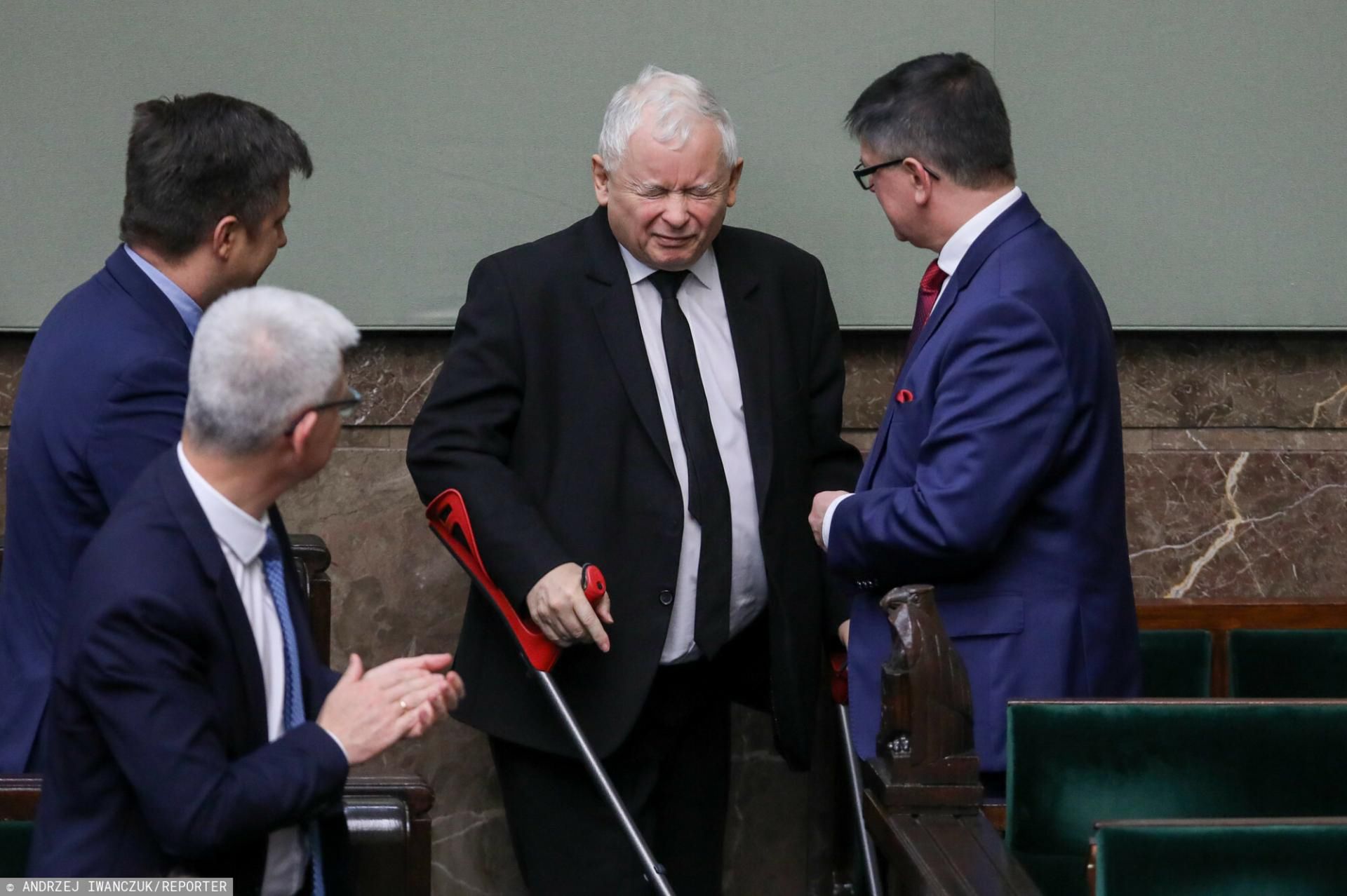 Już w 2018 Kaczyński miał problem ze stawami