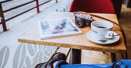 Olympus poprawia osiągi flagowych korpusów i prezentuje nowe torby