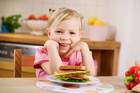 Zapotrzebowanie kaloryczne u dzieci. Ile kalorii potrzebują dzieci w różnym wieku?