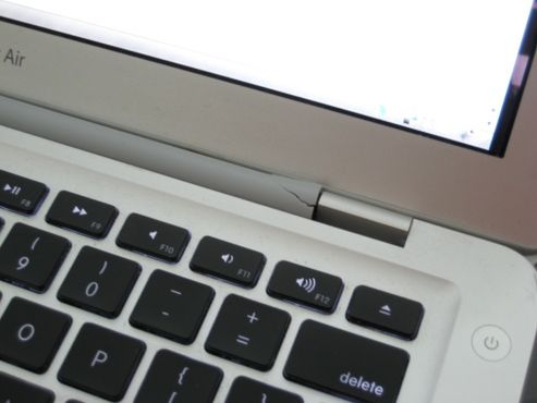 Apple będzie naprawiać popsute zawiasy w MacBookach Air