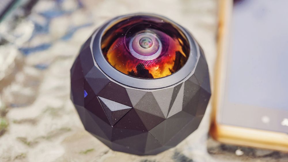 Nagrywanie filmów w nowej odsłonie. Wypróbuj kamerę 360 1