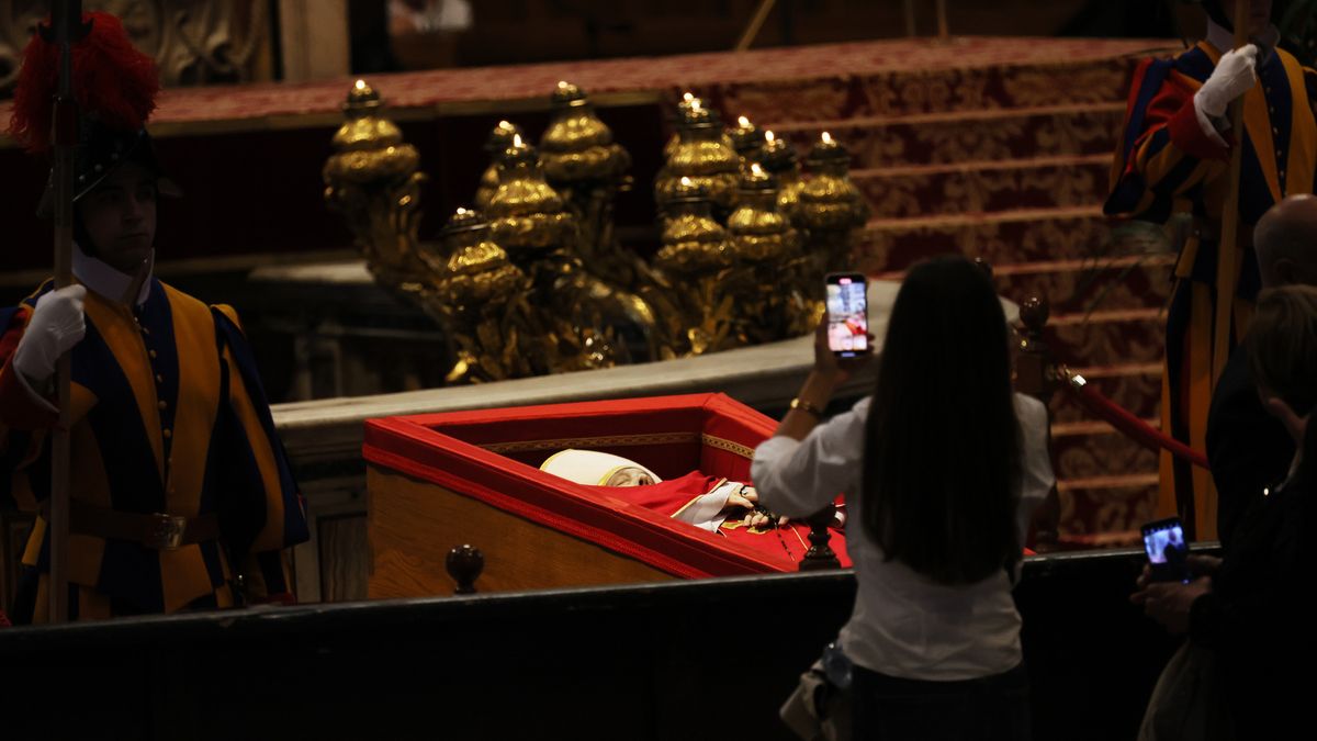 VATICAN CITY, VATICAN - APRIL 23: (EDITORS NOTE: This image depicts death) The body of Pope Francis lies in state at the Basilica St Peter on April 23, 2025 in Vatican City, Vatican. On the third day since the death of Pope Francis was announced by the Vatican, his body is transferred from the Chapel of Santa Marta to the Basilica St Peter. He will lie in state in a simple wooden coffin until his funeral, which will be held on Saturday, 26th April 2025. (Photo by Ernesto Ruscio/Getty Images)