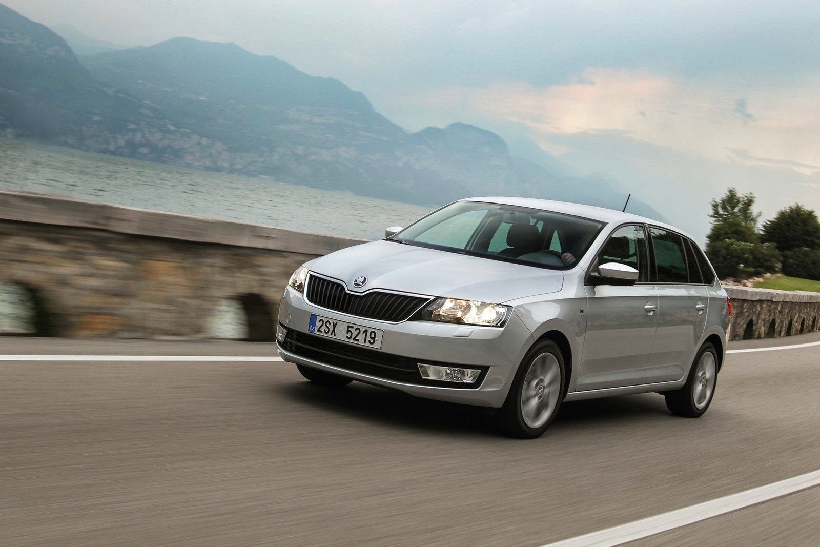 Škoda Rapid Spaceback - obszerna galeria od producenta 46