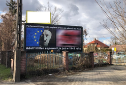 Adolf Hitler, flaga UE i aborcja. Robert Biedroń reaguje na billboard we Wrocławiu