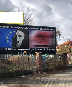 Adolf Hitler, flaga UE i aborcja. Robert Biedroń reaguje na billboard we Wrocławiu