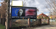 Adolf Hitler, flaga UE i aborcja. Robert Biedroń reaguje na billboard we Wrocławiu