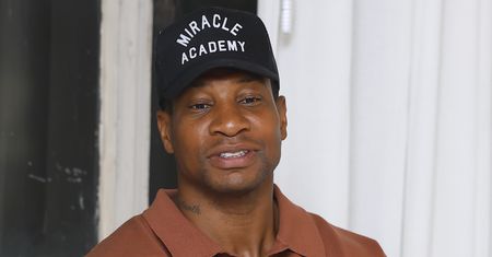 Jonathan Majors wypadł przez okno na planie filmu. Ekipa odchodzi z produkcji