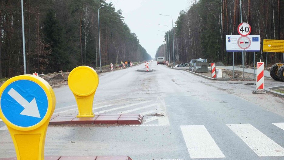 Nie ma już znaków zakazu przy wjeździe na drogę do Tychowa Starego