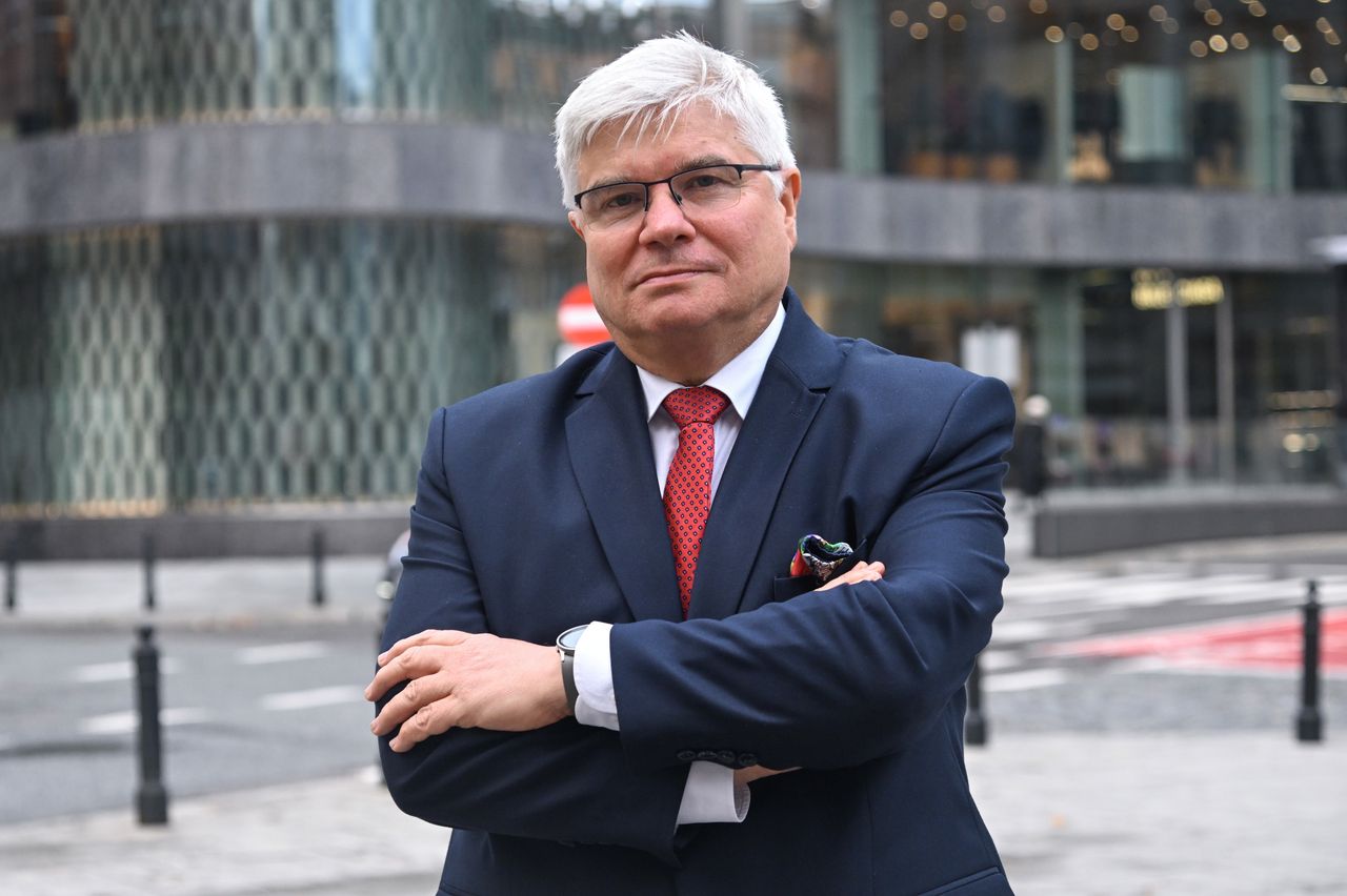 Koniec z "kolorowymi slajdami". Lasek pisze o pracy w CPK