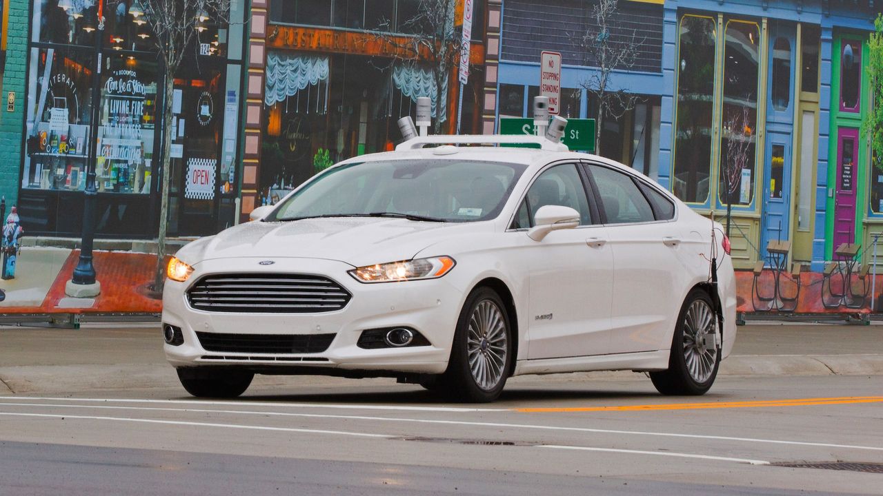 Autonomiczny Ford Fusion w akcji. Do 2025 roku pojawi się w salonach