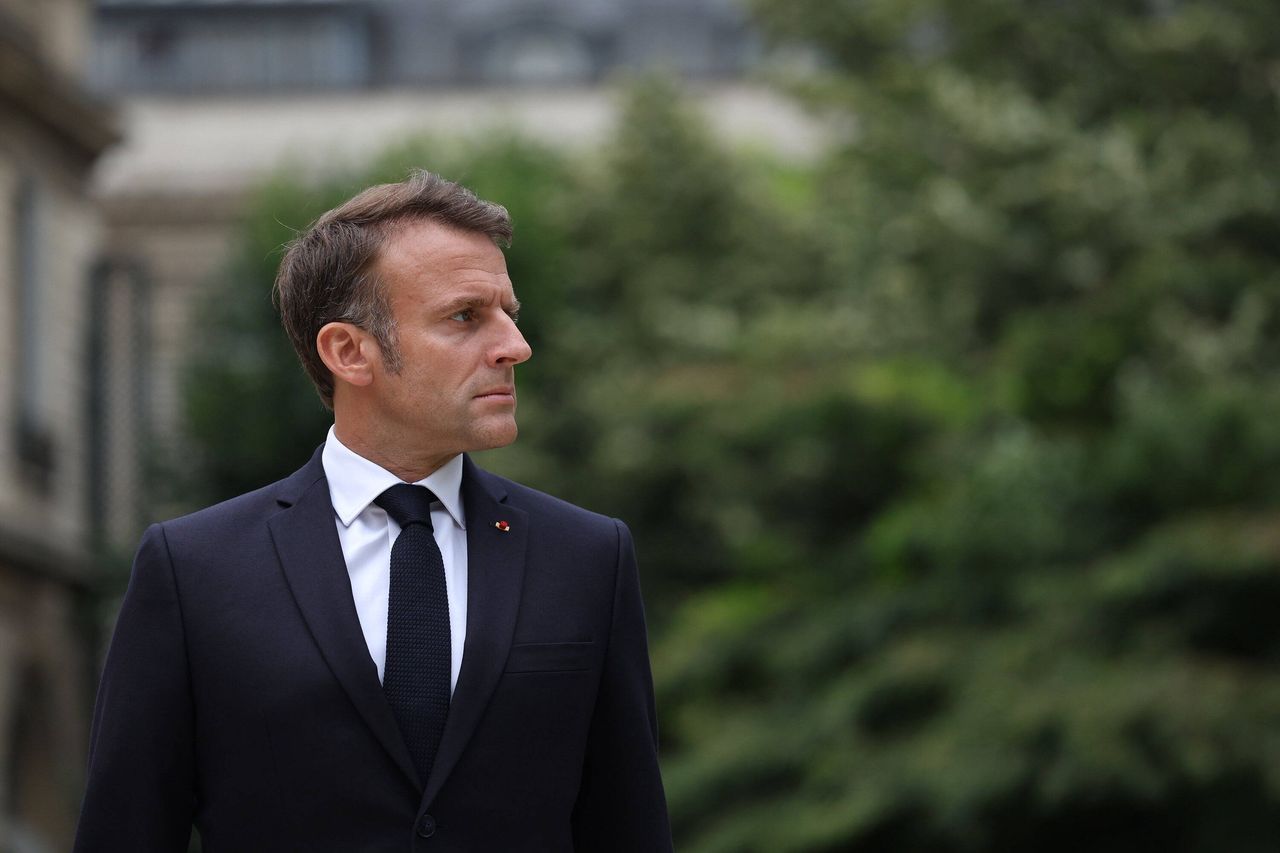 Macron sidelined as allies push for 'demacronization' in campaign