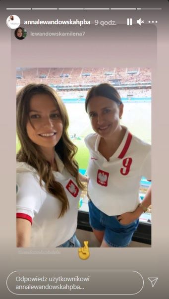Milena i Ania pozują na wspólnym zdjęciu