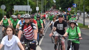 Gorzów jest wielki! Rowerzyści w barwach miasta już świętowali jego urodziny. "Sznur" rowerów nie miał końca