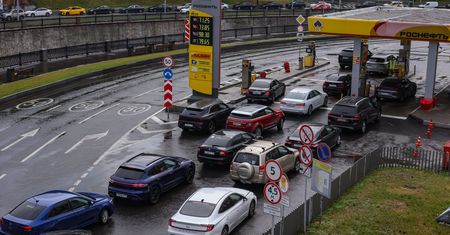 Rosji zaczyna brakować paliwa? "Paramilitarne bojówki Kozaków"