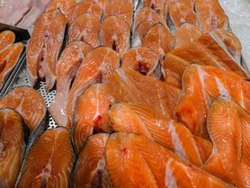 Sól hamuje wzrost guzów nowotworowych. Które produkty zawierają najwięcej sodu?