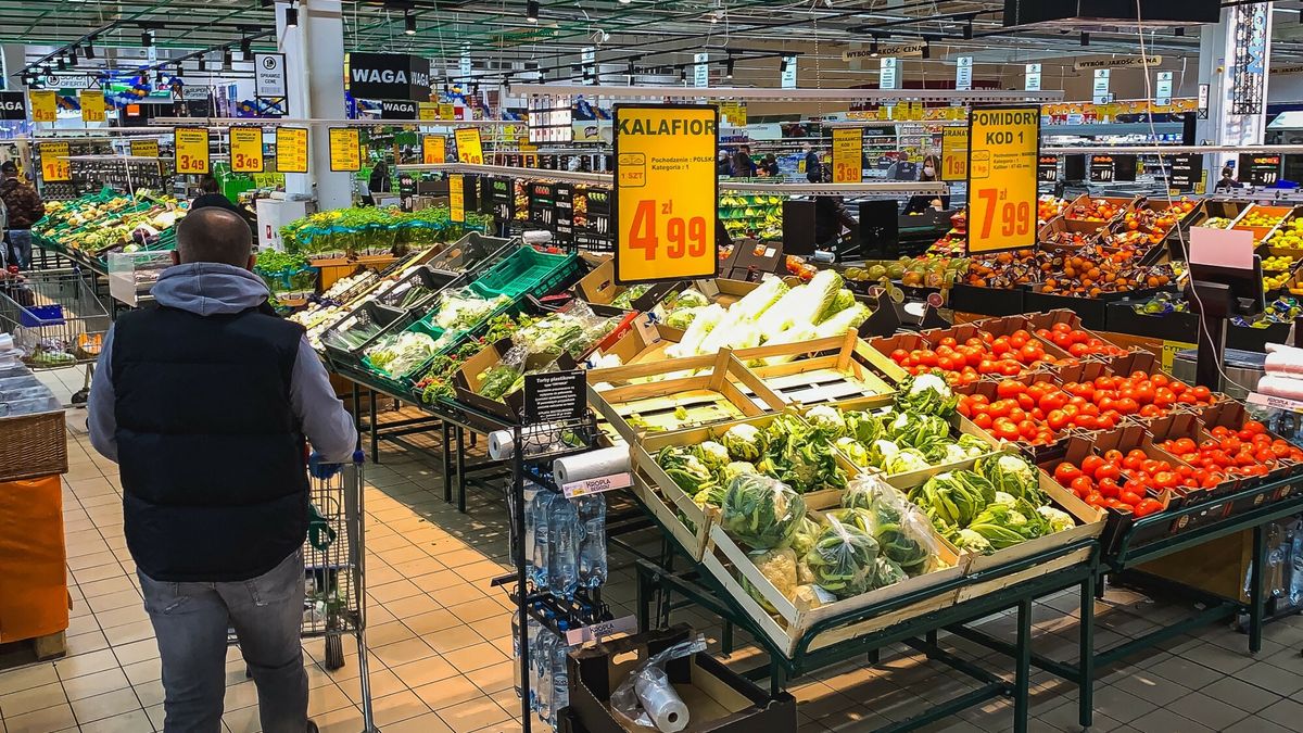 reporter_baza_2020-11
19.11.2020 - Gdansk, Zakupy Hipermarket E.Leclerc. Sklep wielkopowierzchniowy  n/z  Dzial Warzywa i Owoce Warzywami Owocami Owocowe Warzyw  |  Fot. Karol Makurat/REPORTER
Karol Makurat/REPORTER