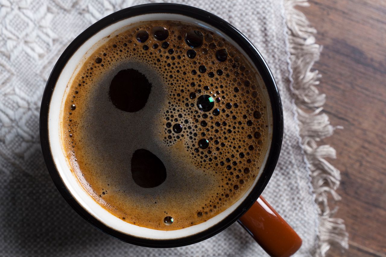 Jest nie tylko w kawie. Mało kto wie, jak działa na organizm