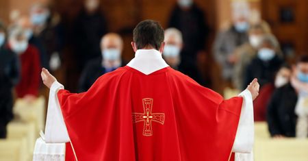 Proboszcz zbiera na "Panią Anię". W parafii podnosi się bunt