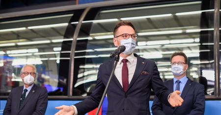 Wiceminister zapewnia o 100 mld zł na inwestycje. Samorządowcy krytykują Program Inwestycji Strategicznych