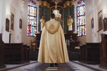 Ksiądz oskarżył biskupa o molestowanie. Śledczy odkryli kulisy sprawy