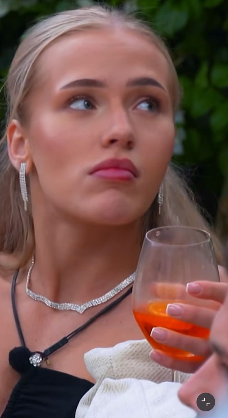 Oliwia "Hotel Paradise"