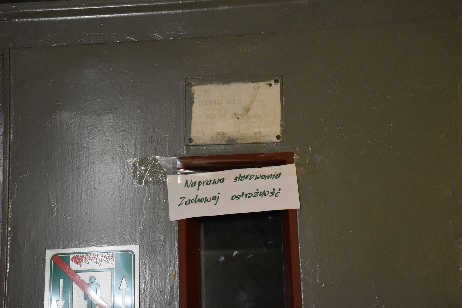 Mieszkańcy Spółdzielczego Domu Kombatanta i Emeryta mają poważne problemy z windą. Narzekają też na warunki jakie są w budynku