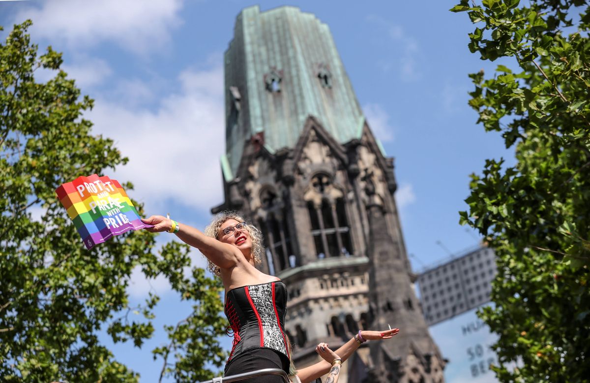 Niemieccy księża wbrew Watykanowi będą błogosławić pary homoseksualne