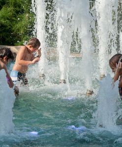 Mandat za kąpiel w fontannie. Straż Miejska ostrzega rodziców