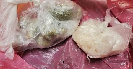 Narkotyki w samochodzie 21-latka z Trawnik. Mefedron, marihuana i inne substancje zakazane