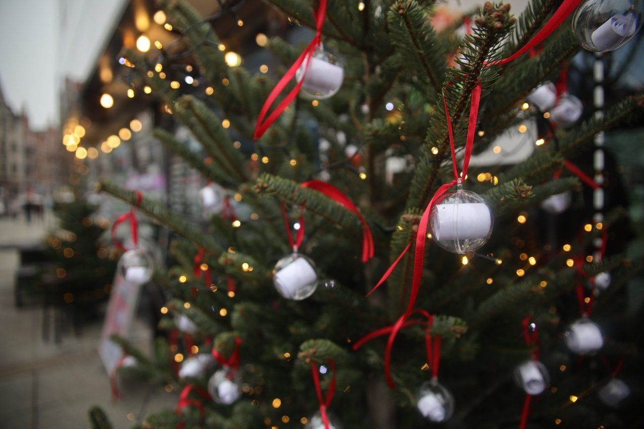 Choinka życzeń na rynku w Katowicach to już wieloletnia tradycja