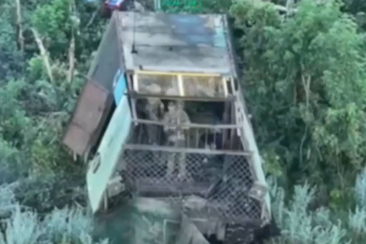 Ukrainian forces capture bizarre Russian 'chicken coop' tank