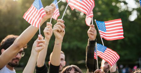 "Halo Polacy". Polka o kampanii w USA. "Przed domami stoją tabliczki"
