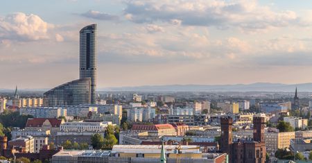 Deweloper z dużą stratą. Chce sprzedać Sky Tower