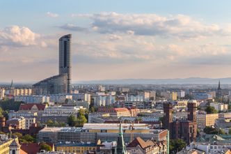 Deweloper z dużą stratą. Chce sprzedać Sky Tower