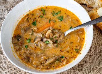 Jak zrobić gulasz z boczniaków? Najłatwiejszy przepis