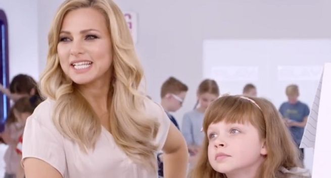Katarzyna Bujakiewicz reklamuje nową Formułę Junior Box w Play (wideo)
